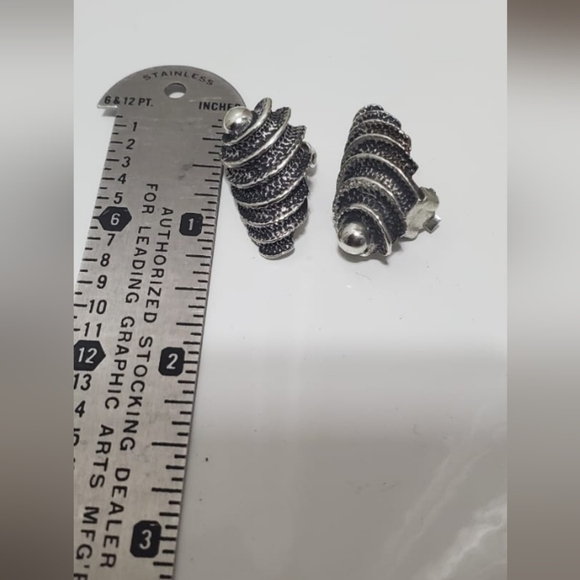 Ridged Black/Silver Hoops Earrings. Spring Plated Clip On Earrings. 🌴 - Picture 2 of 4